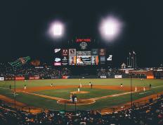 德布劳内重要时刻表现优异，中国队带队取胜！全场沸腾不已